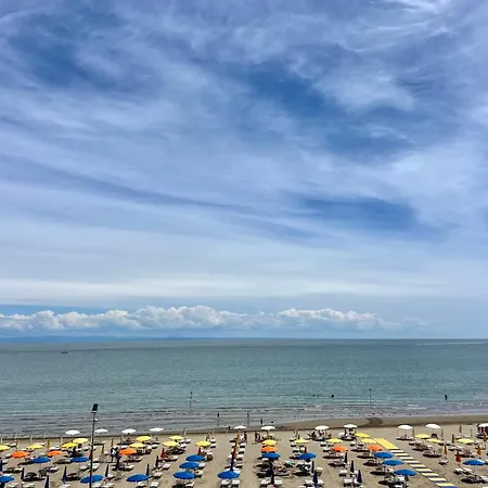 Apartment On The Beach 404
